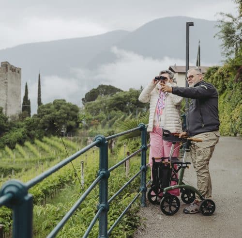 Buiten wandelen met terreinrollator